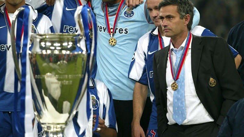 Và tại câu lạc bộ bóng đá Porto đã tạo nên một cái tên vĩ đại là Mourinho Và tại câu lạc bộ bóng đá Porto đã tạo nên một cái tên vĩ đại là Mourinho