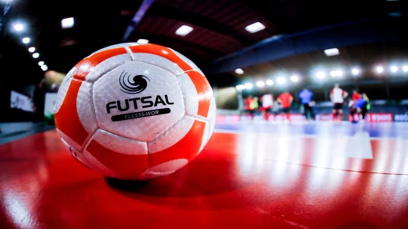 Trái bóng futsal cũng khác với quả bóng thông thường Trái bóng futsal cũng khác với quả bóng thông thường