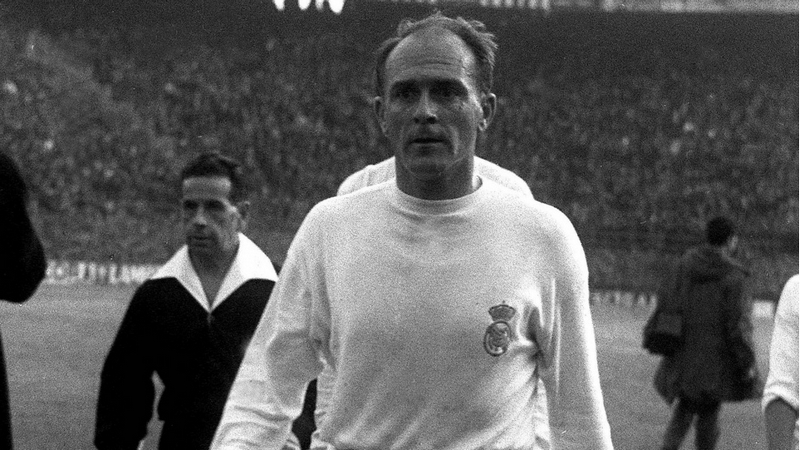 Alfredo Di Stefano là cầu thủ số 9 mang đến sự vĩ đại cho Real Madrid Alfredo Di Stefano là cầu thủ số 9 mang đến sự vĩ đại cho Real Madrid