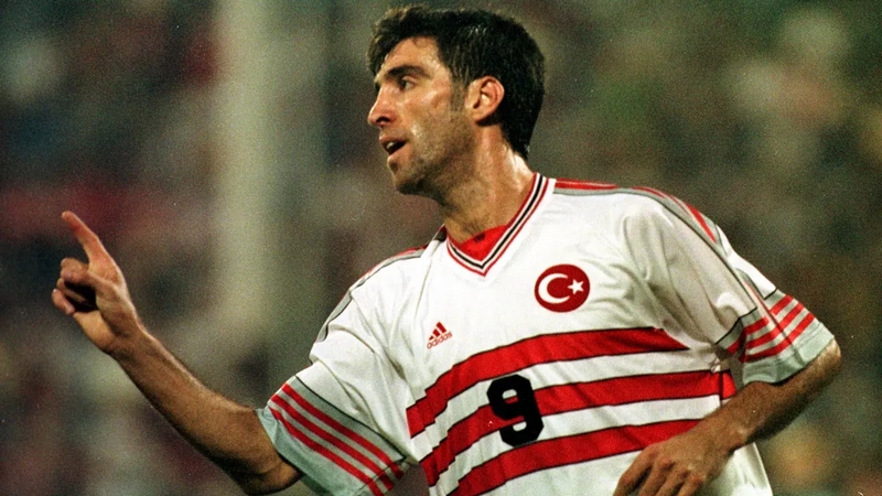 Hakan Sukur là cầu thủ Thổ Nhĩ Kỳ ghi nhiều bàn thắng nhất cho đội tuyển quốc gia này Hakan Sukur là cầu thủ Thổ Nhĩ Kỳ ghi nhiều bàn thắng nhất cho đội tuyển quốc gia này