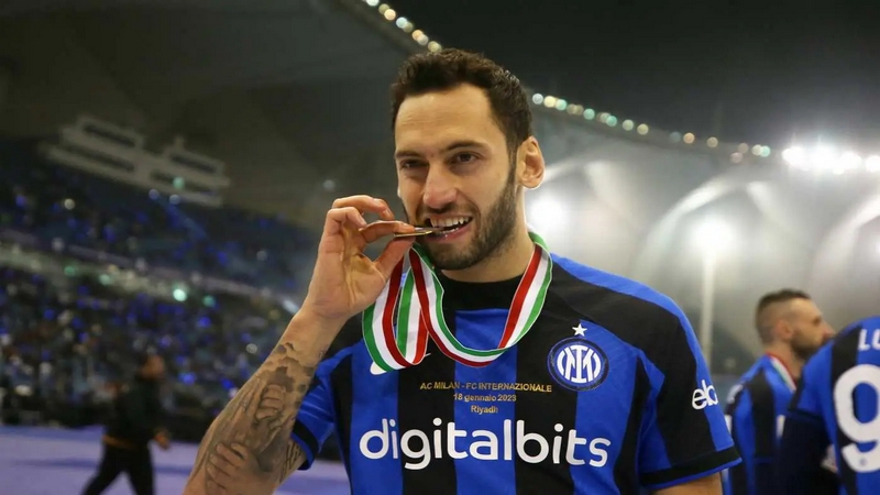 Calhanoglu chắc chắn đang là cầu thủ Thổ Nhĩ Kỳ xuất sắc nhất Calhanoglu chắc chắn đang là cầu thủ Thổ Nhĩ Kỳ xuất sắc nhất