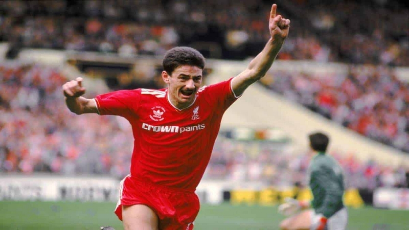 Ian Rush là cầu thủ xứ Wales cũng là tượng đài của Liverpool Ian Rush là cầu thủ xứ Wales cũng là tượng đài của Liverpool
