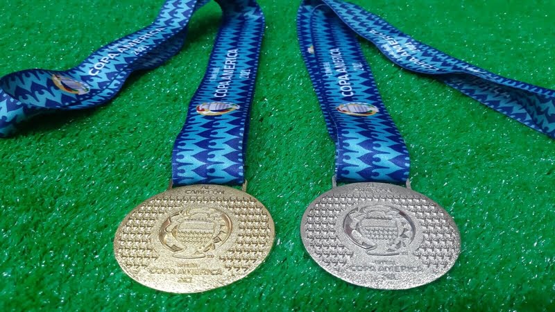 Huy chương Copa America dành cho những cầu thủ vô địch giải đấu này Huy chương Copa America dành cho những cầu thủ vô địch giải đấu này